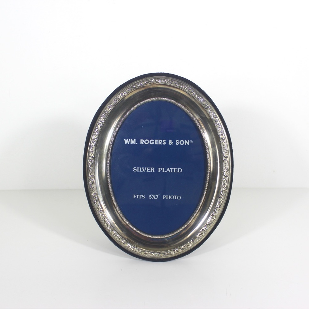 Vintage 5”x7” Silver Plated Picture Oval Photo Frame with Black Velvet Back